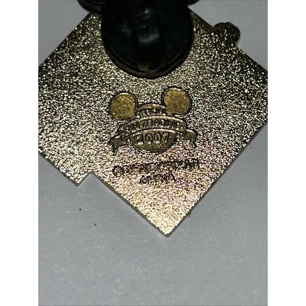 DISNEY WDW 2007 MICKEYS MYSTERY PIN MACHINE GAME PRIZE PUZZLE MIKE & SULLEY PIN